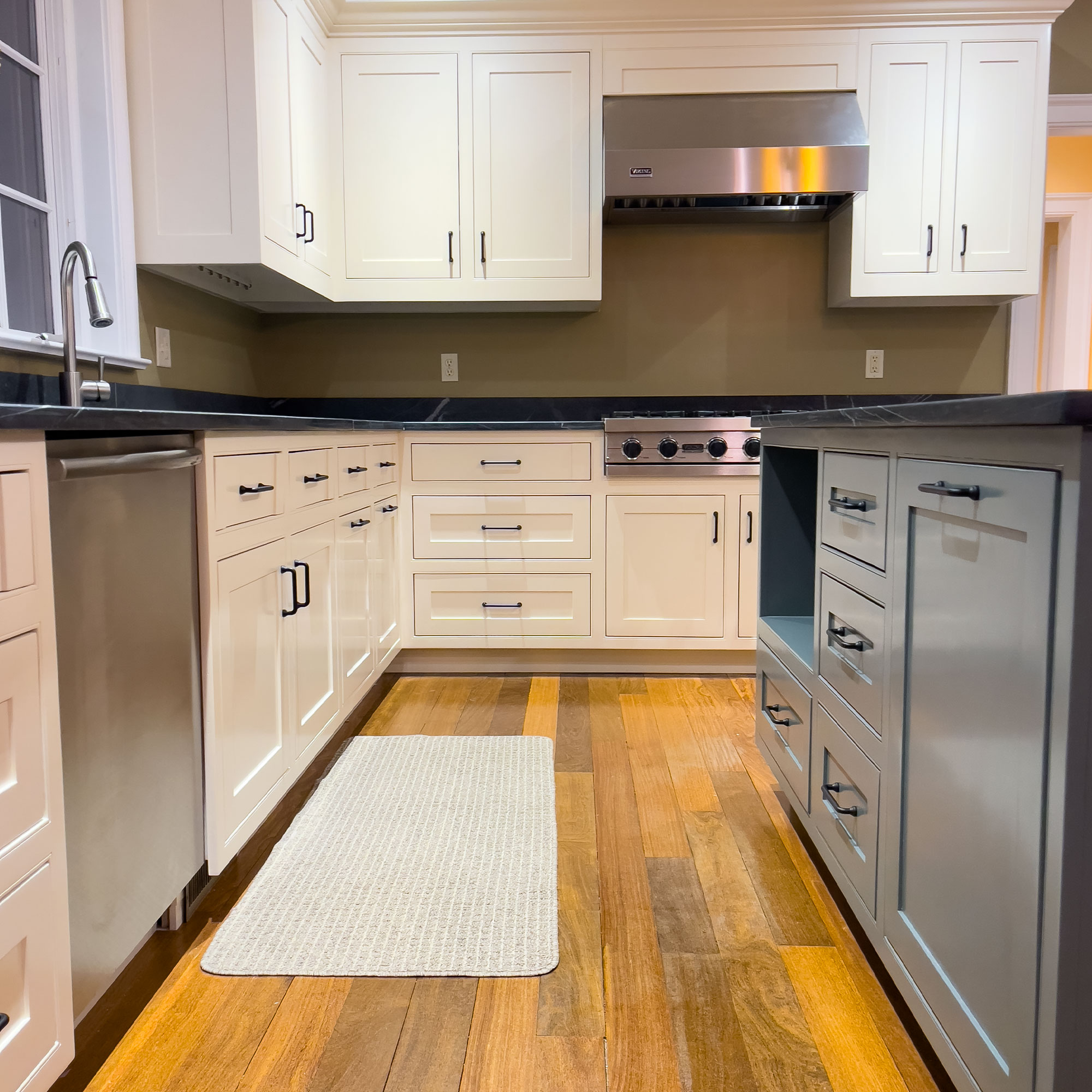 Newtown, CT Kitchen Refinishing Classic Refinishers
