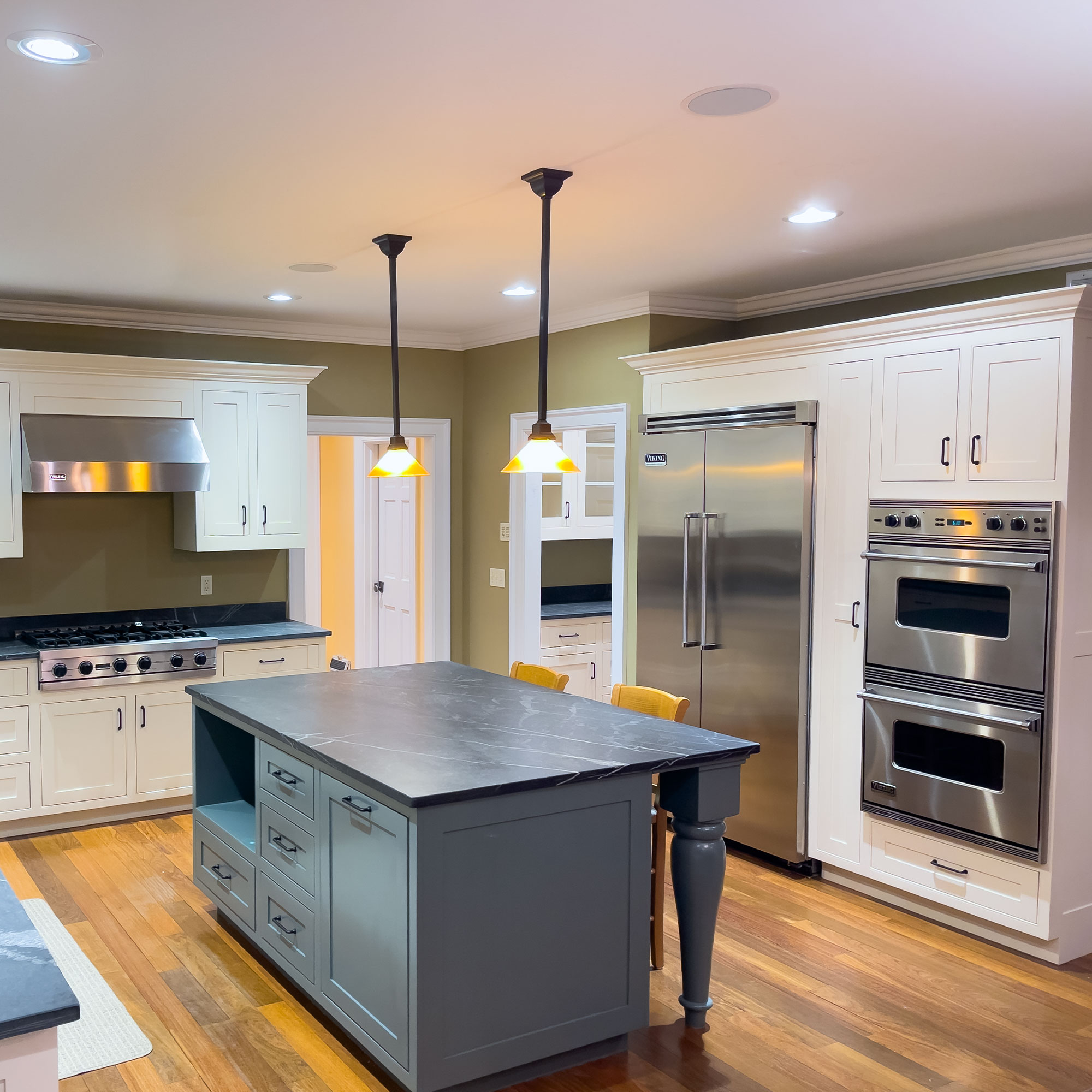 Newtown, CT Kitchen Refinishing Classic Refinishers