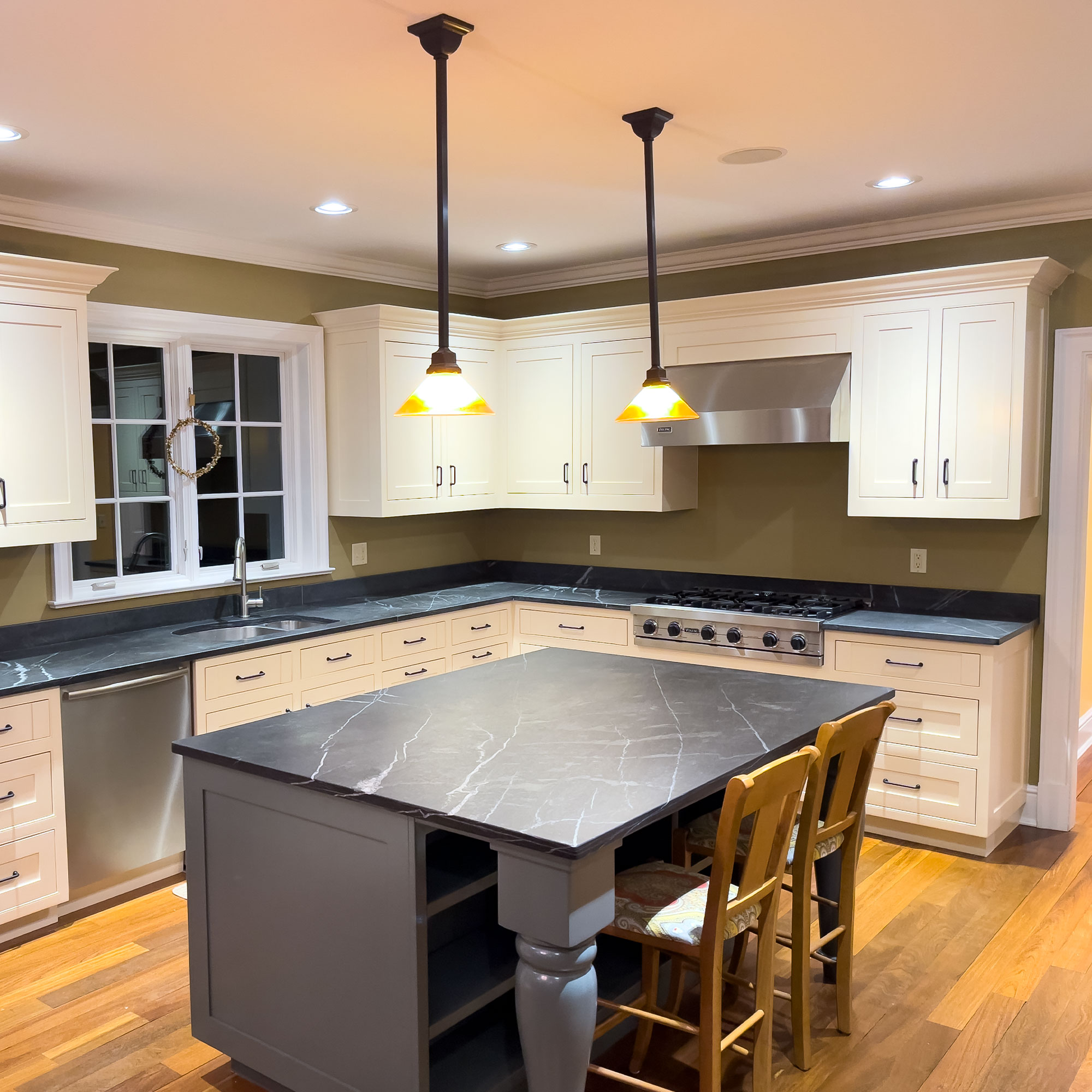 Newtown, CT Kitchen Refinishing Classic Refinishers