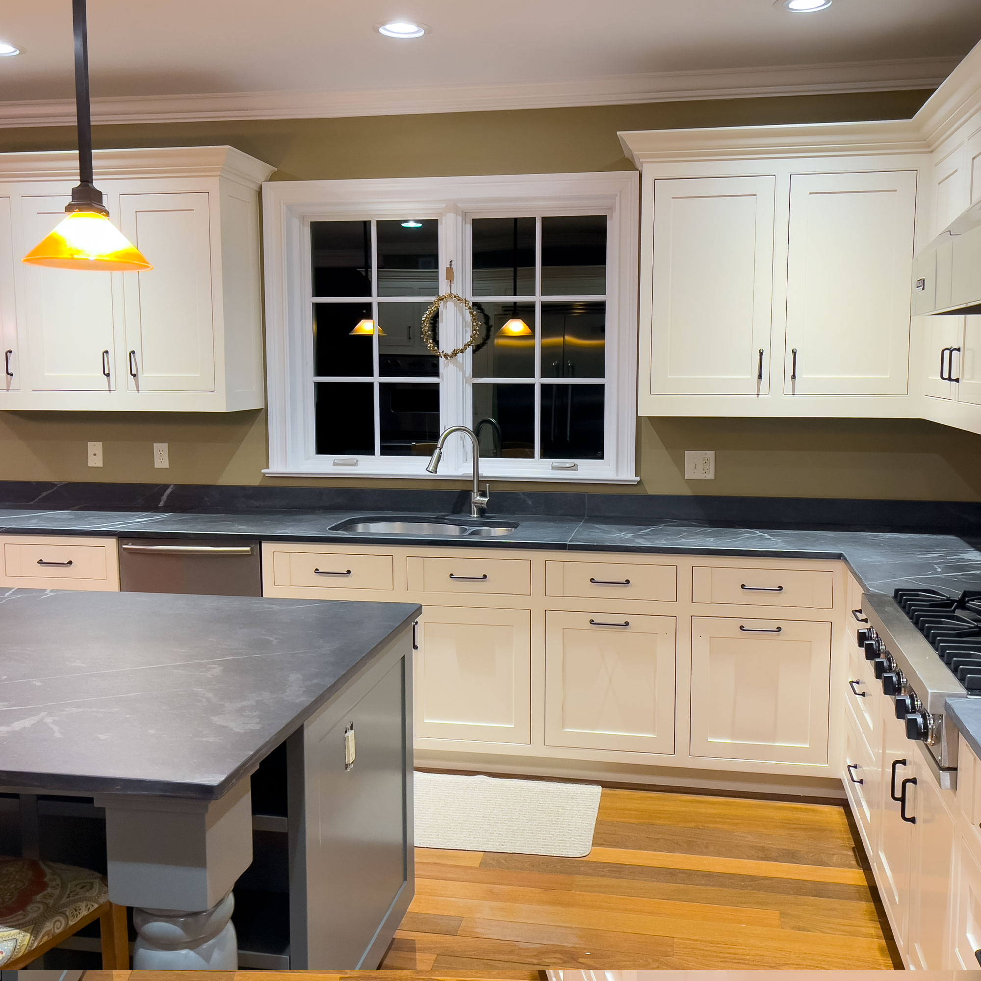 Newtown, CT Kitchen Refinishing Classic Refinishers