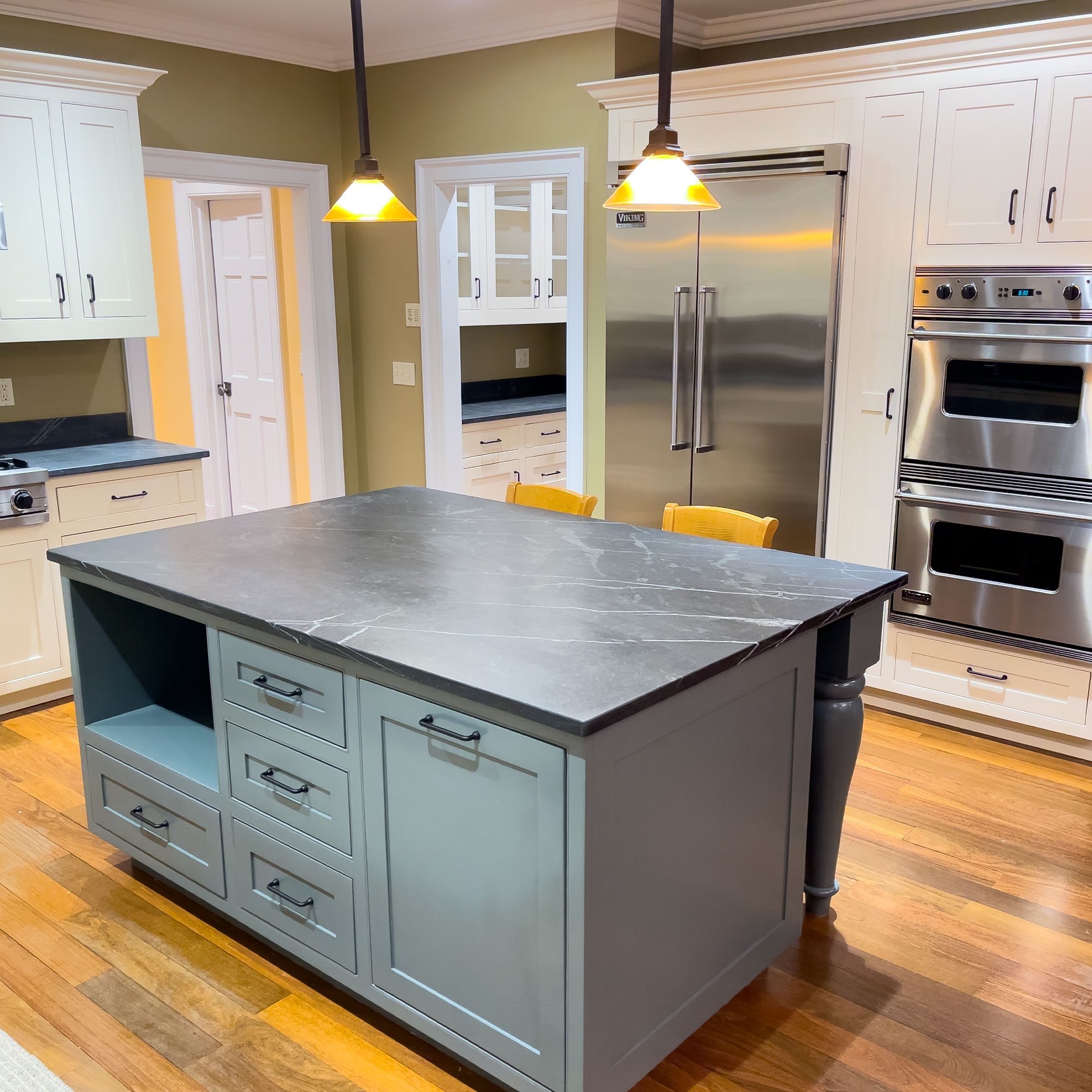 Newtown, CT Kitchen Refinishing Classic Refinishers