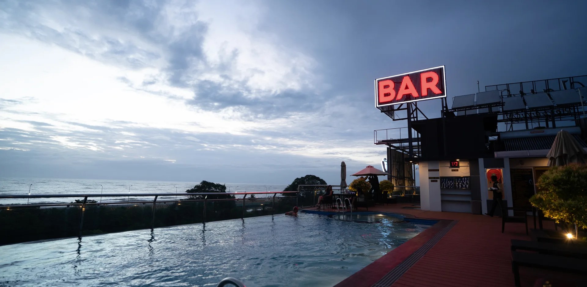 Best Beach Hotel Near Alleppey with an Iconic Rooftop Pool Bar