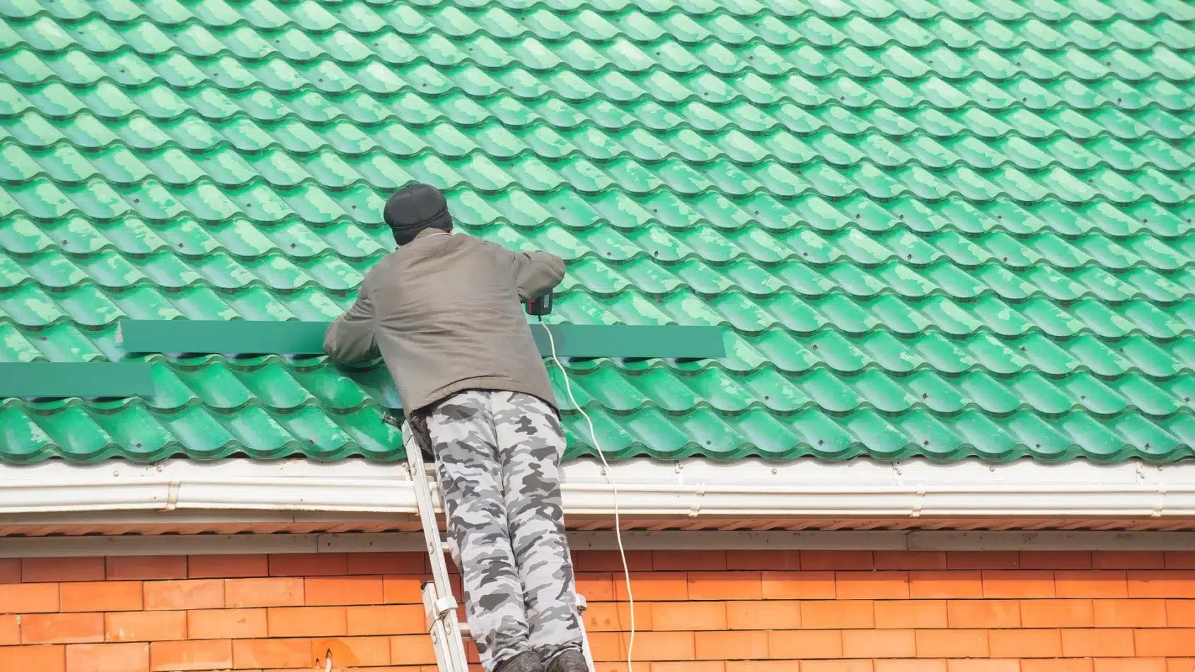 Can I Replace My Own Roof in Florida? Classic Roofing