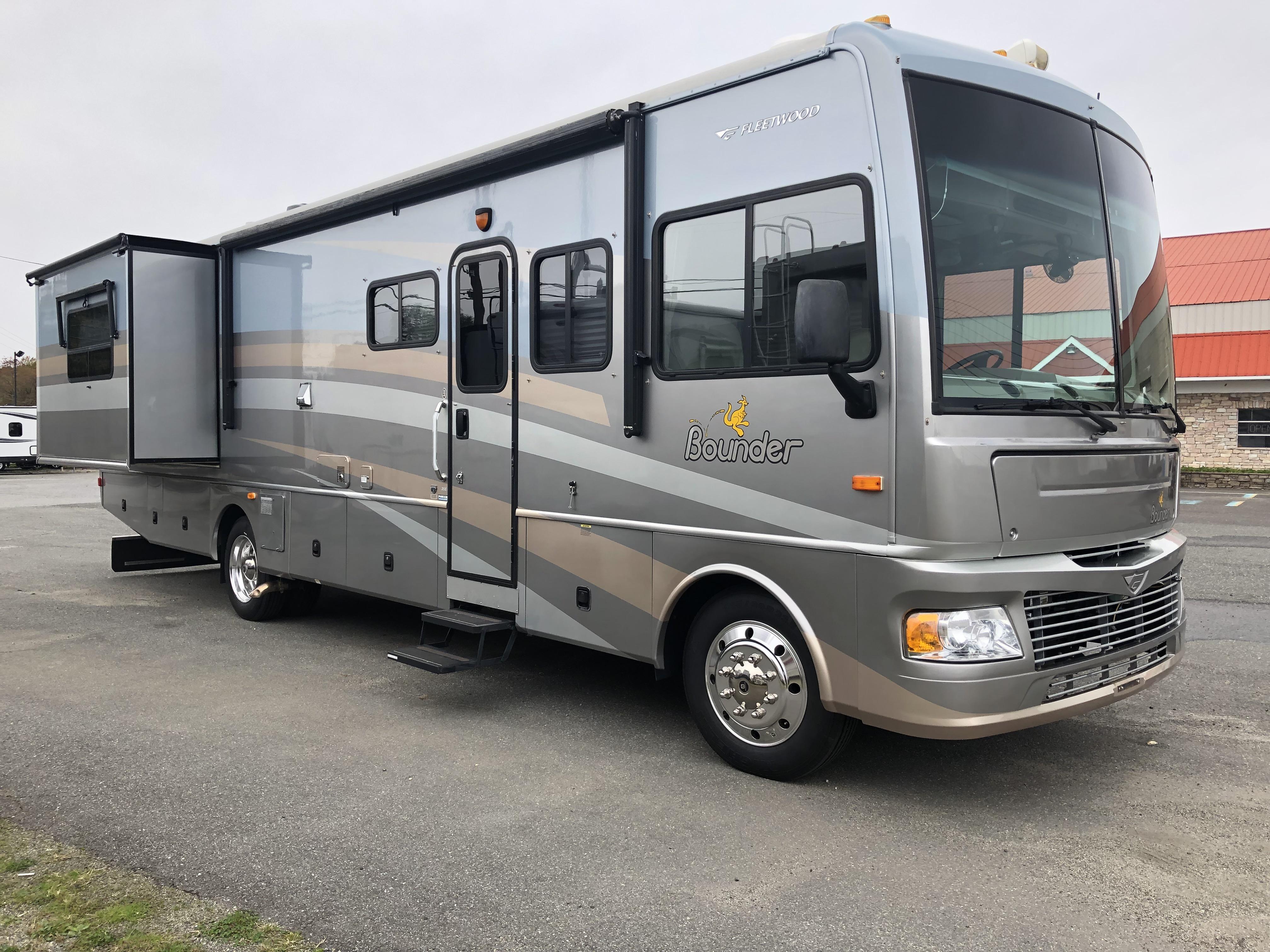 2007 Fleetwood Bounder 35E Classic RV Sales Classic RV Sales