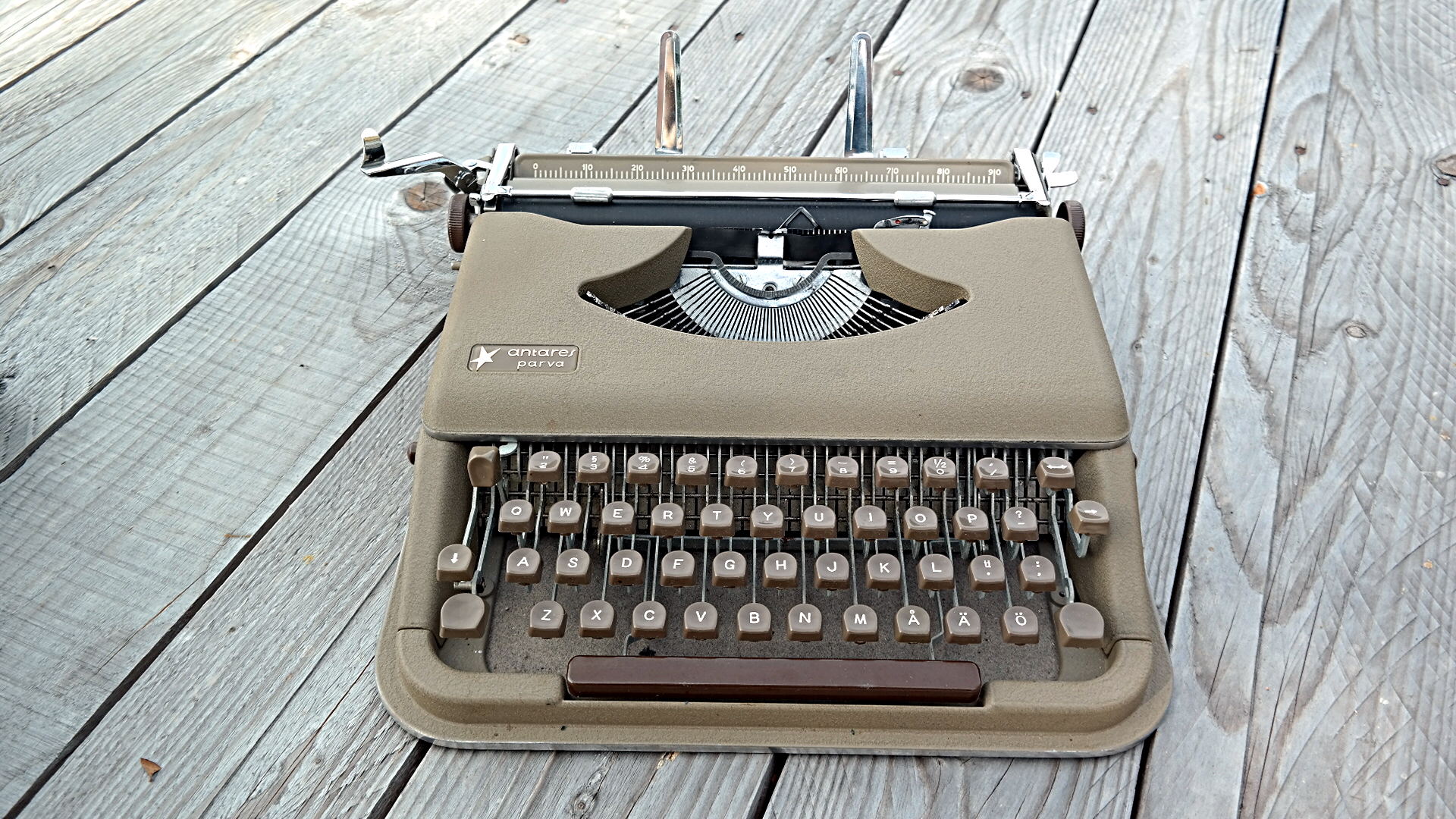 Vintage 1960s ANTARES PARVA Typewriter. Made in Italy Rare Antique