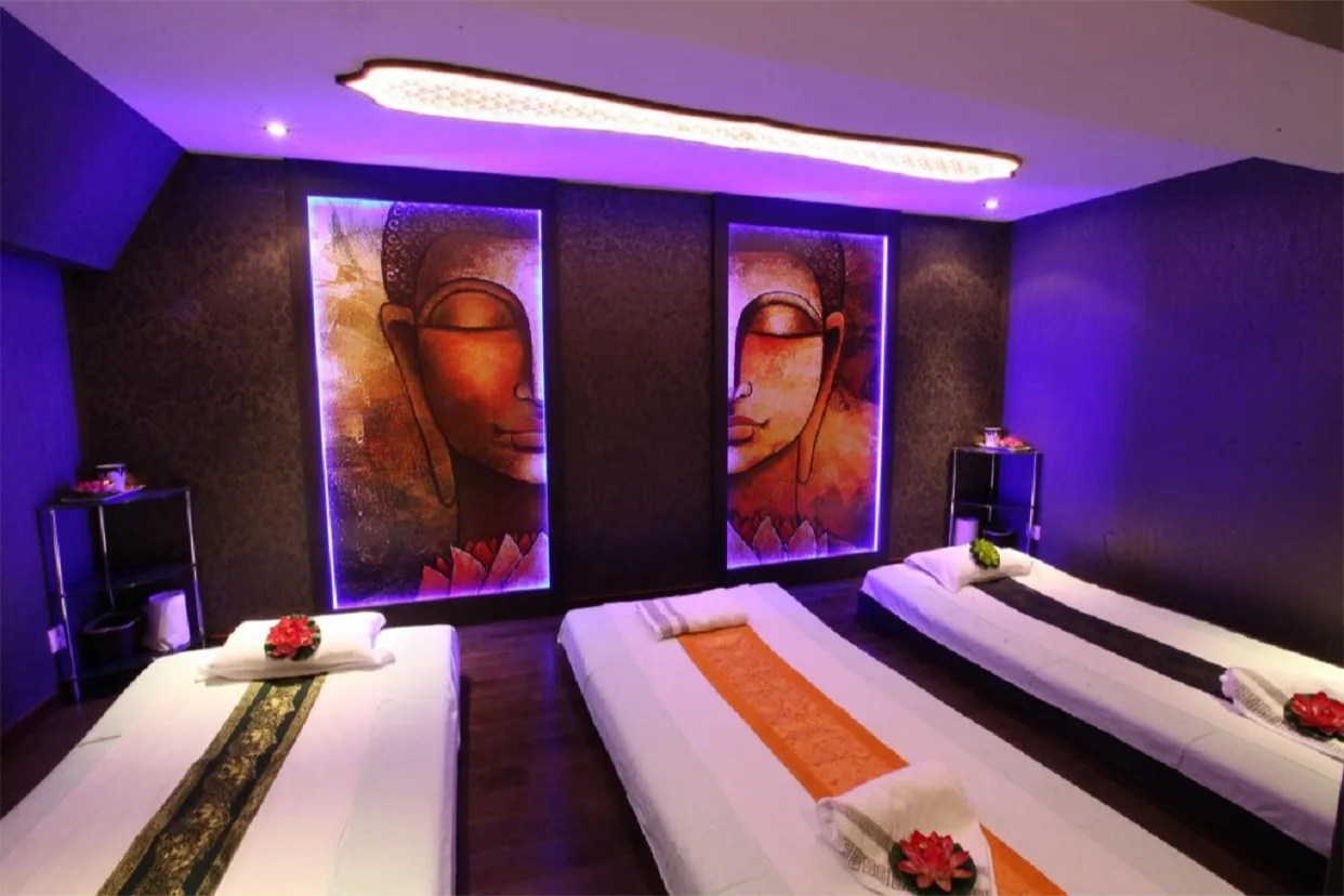 Thai Hot oil massage with heating mat at Spa Asian Read