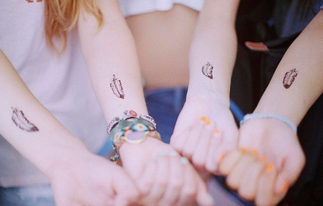 21 ideias de tatuagens delicadas para fazer com a sua melhor amiga em Ideias de tatuagens delicadas para fazer com as amigas CLAUDIA