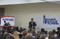 APEME | Associação das Pequenas e Médias Empresas de Garibaldi | Marcellini contou trajetória de vida a empresários e estudantes