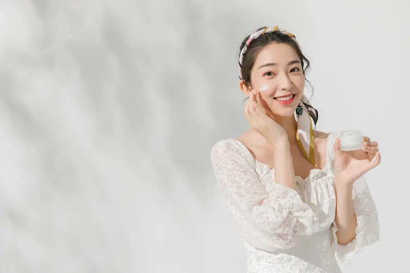 Sunscreen or Moisturizer First? Learn The Right Way To Use