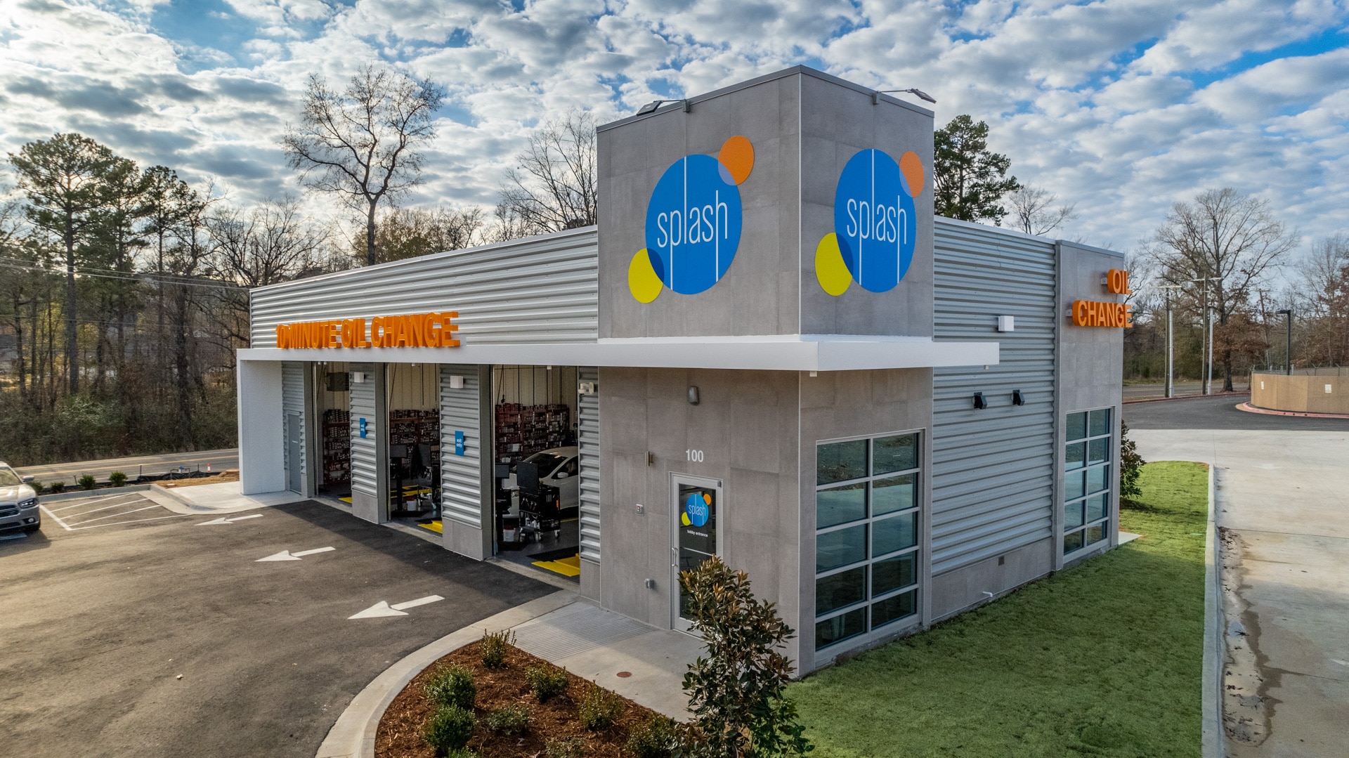 Oil Change in West Little Rock Splash Car Wash