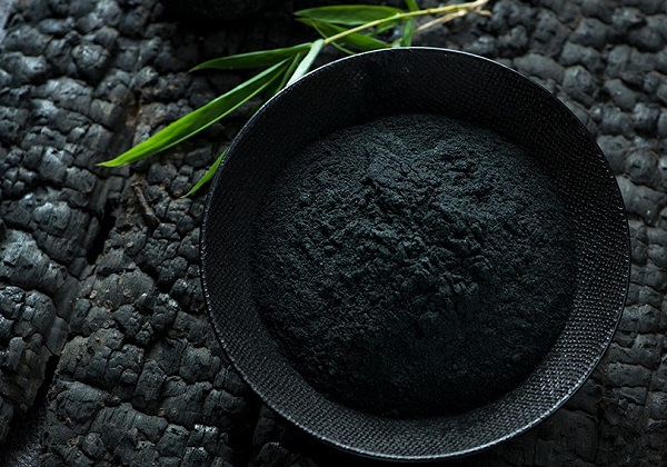 Using activated charcoal to absorb odors effectively CleanCrispAir