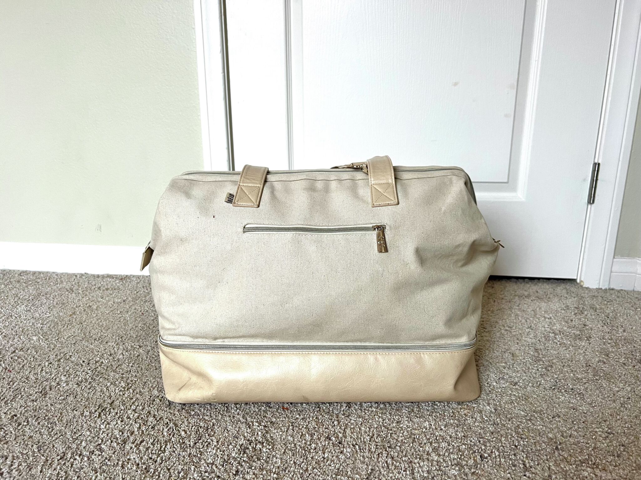 How to Clean Beis Weekender Bag? CleanerProfy