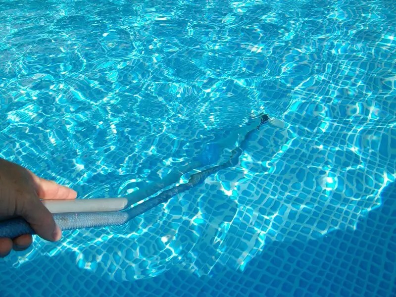 How to Make A Pool Vacuum Using A Garden Hose? Guide]