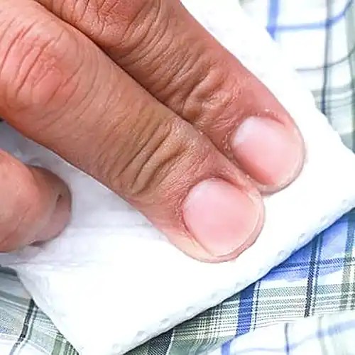 How to Get Perfume Smell Out of Clothes Quickly without Washing