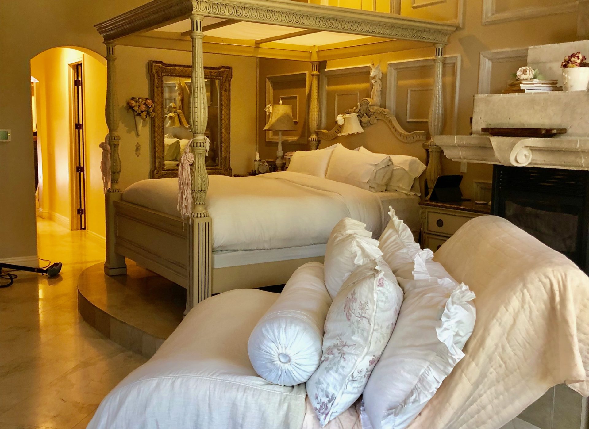 Las Vegas House Cleaning Service NO MESS, LESS STRESS.