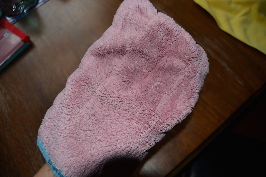 Kate’s Bathroom Roundup Review Norwex Bathroom Scrub Mitt vs. ecloth
