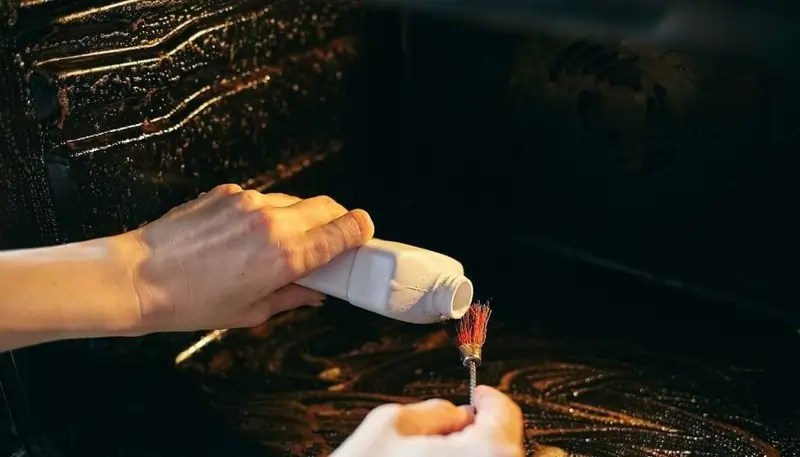 Best Way to Clean a Gas Oven [Natural & Safe]