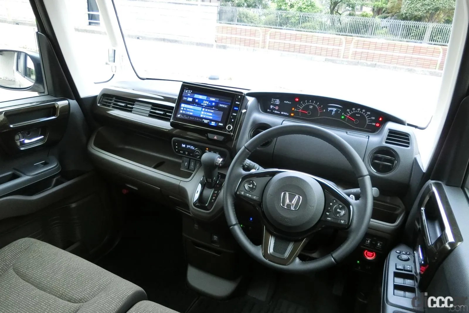 instrument panel 1 画像｜最新ホンダNBOX、10年累計軽販売台数NO.1のワケを大検証！【新車リアル試乗31 ホンダN