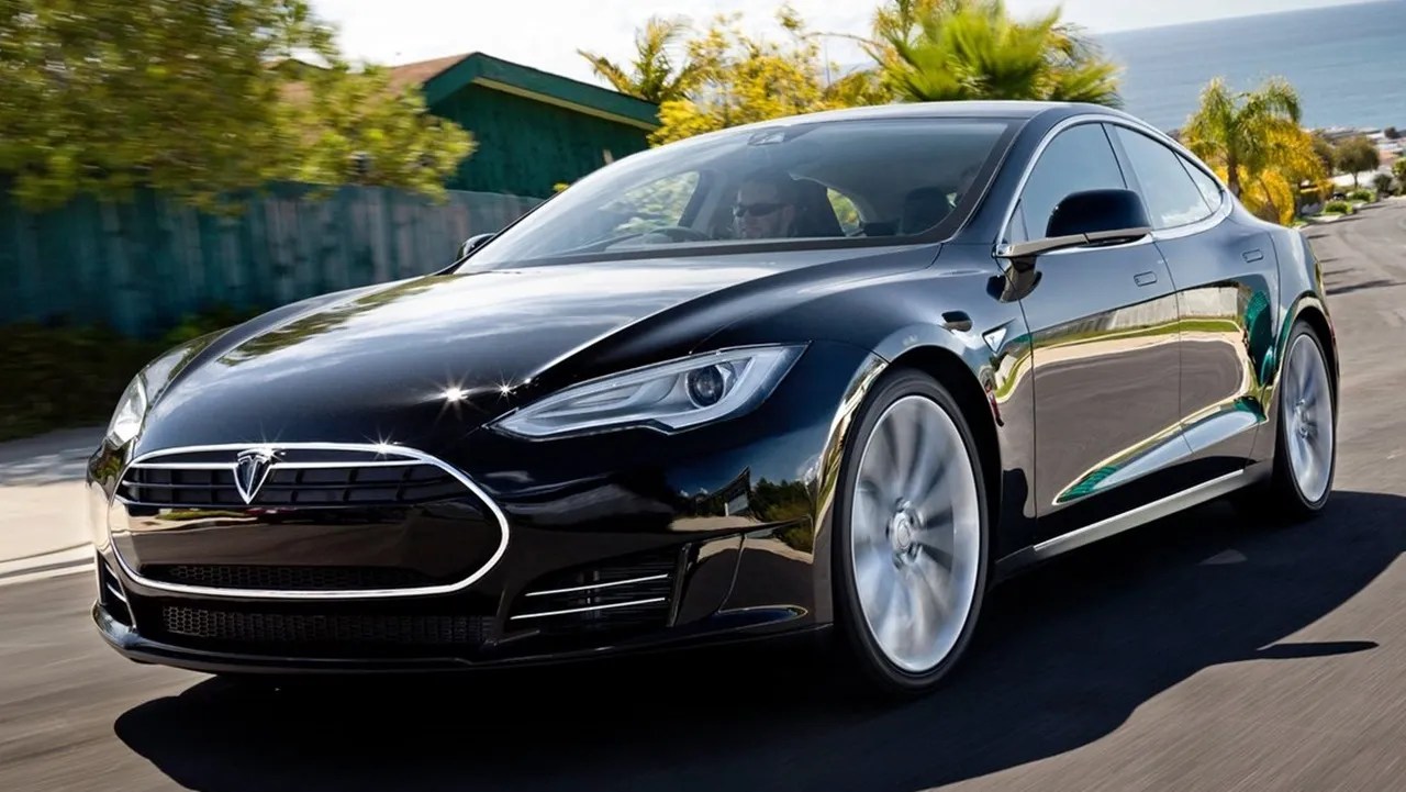 テスラ「モデルS」が納車開始! 日本の道路を走り出した goo 自動車