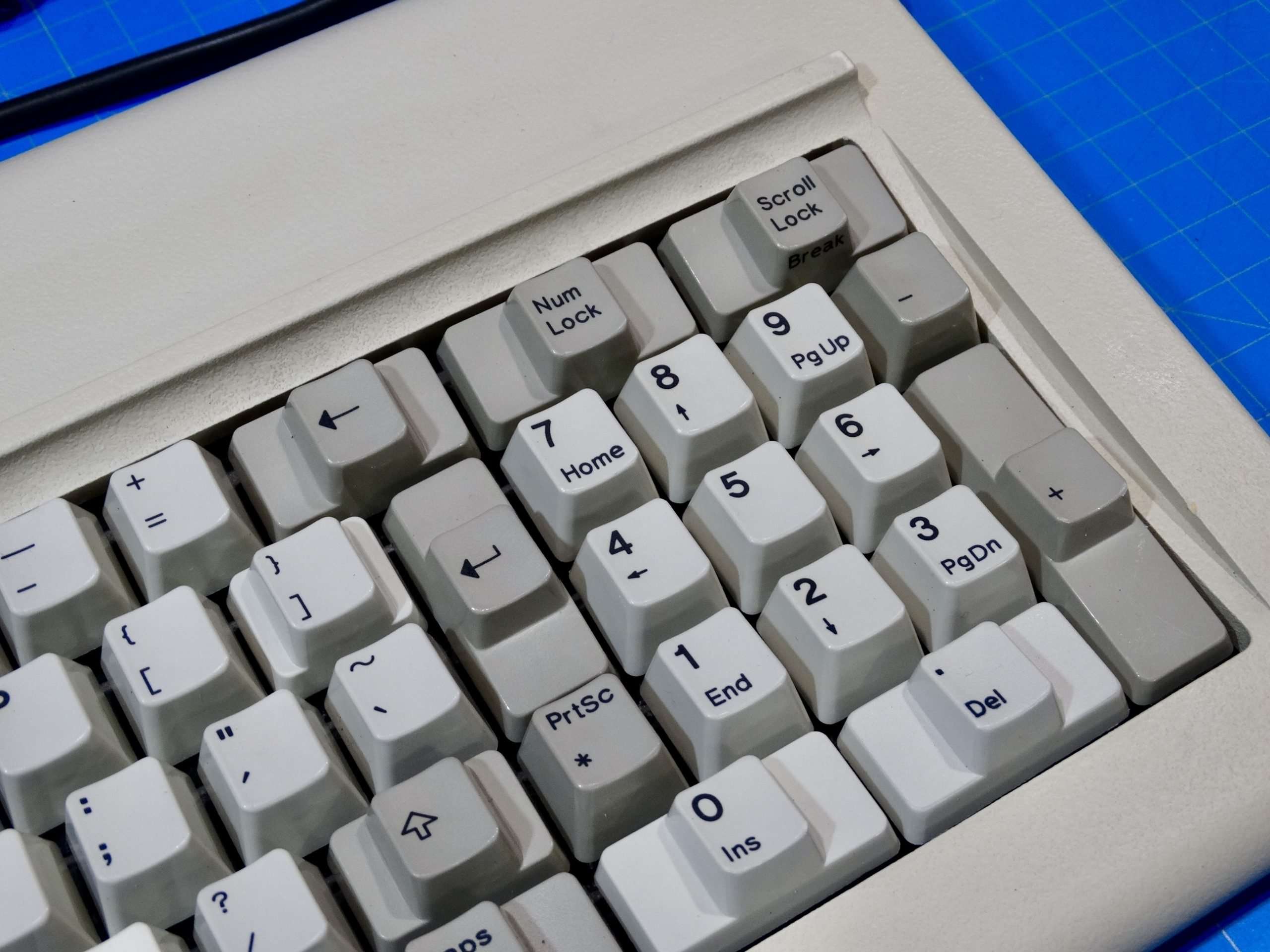 1984 IBM PC XT original keyboard 13784 (83key) ClickyKeyboards