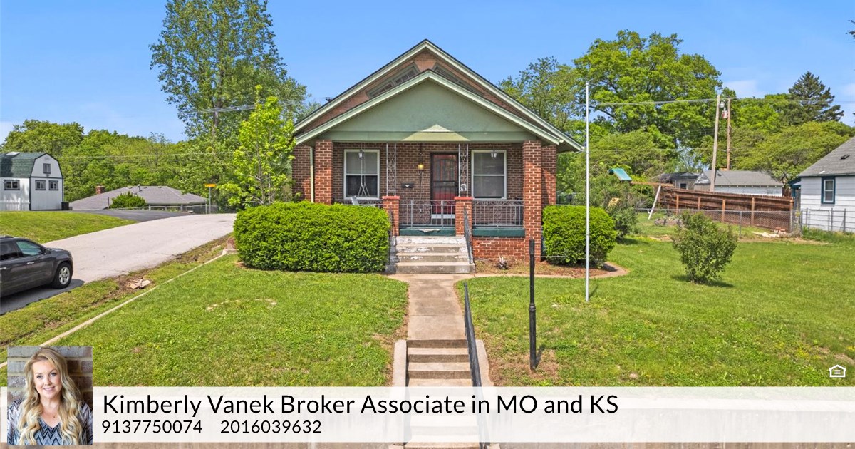 1340 Spruce St, Leavenworth, KS 66048