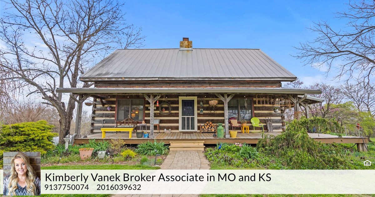 32002 235th St, Easton, KS 66020