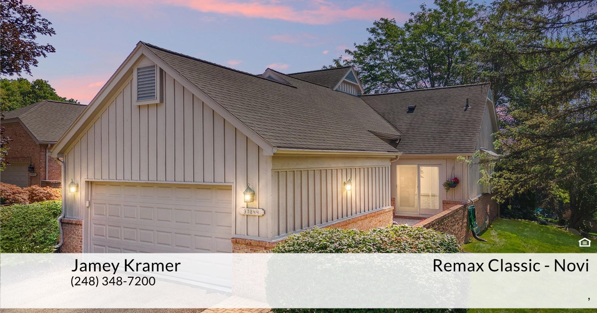 37844 Amber Dr, Farmington Hills, MI 48331