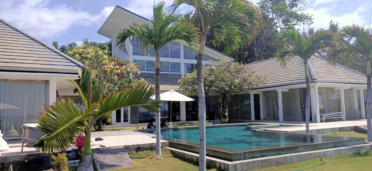 Elegant Bali beach villa for sale in Lovina Beachfront Real Estate