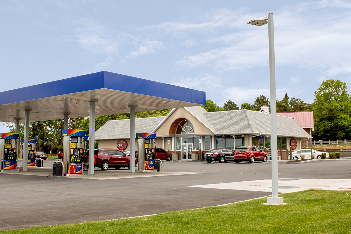 Full Food Menu, Pizza & Sunoco Fuel — Dewitt Cliff's