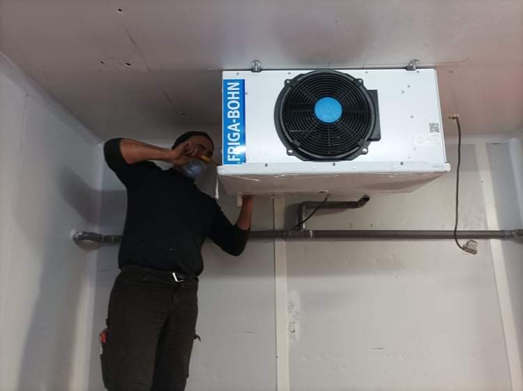 Réalisation remplacement d’un évaporateur chambre froide clim68