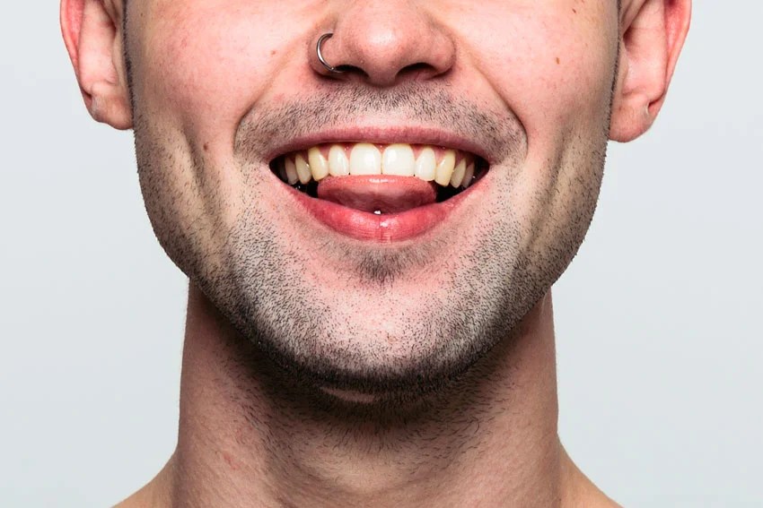 Riesgos Y Cuidados De Piercing En La Boca | Clínica Dental Smilodon 567_x_850_jpg