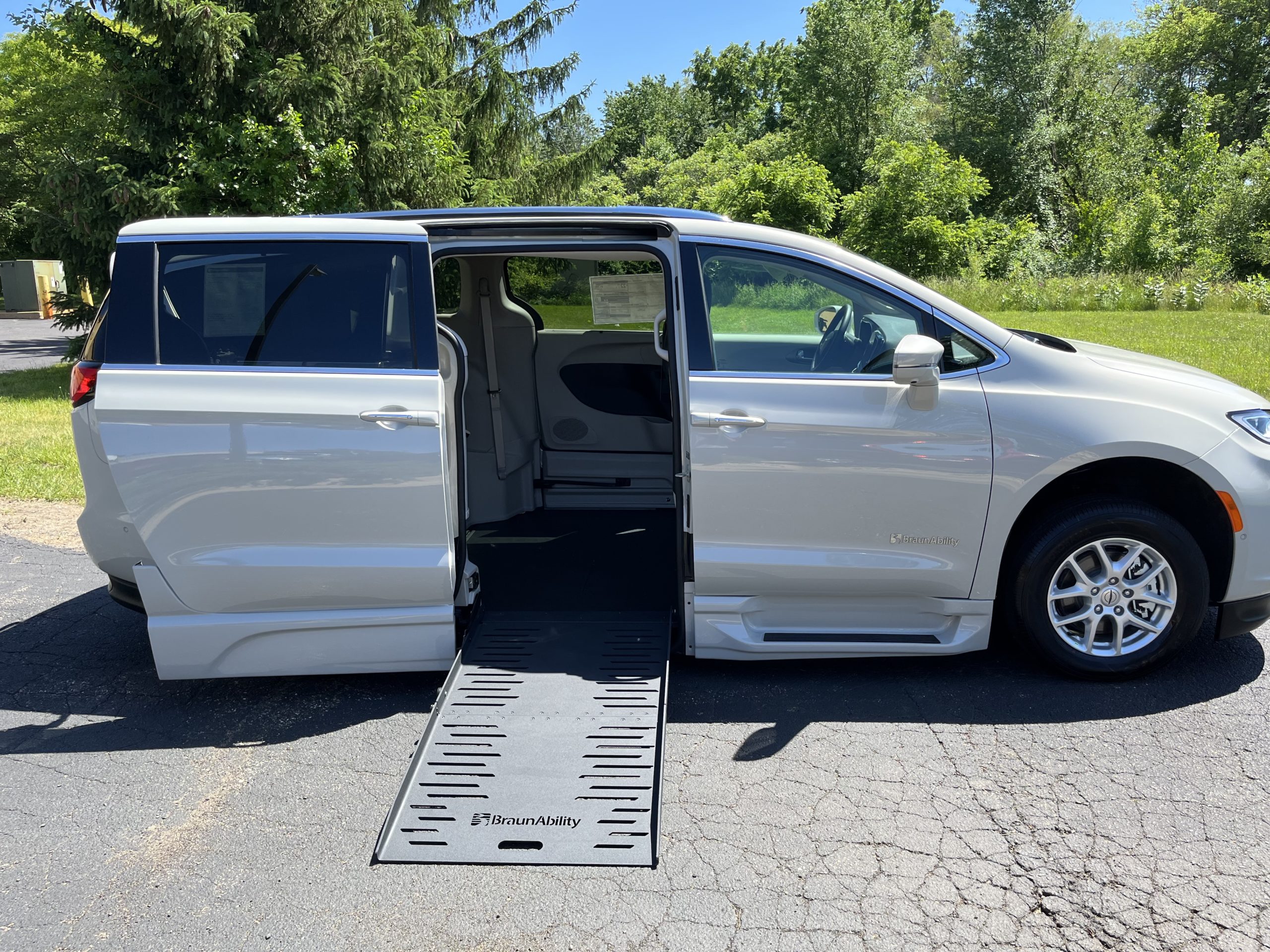 2021 Luxury White BraunAbility Chrysler Pacifica Touring L with XT