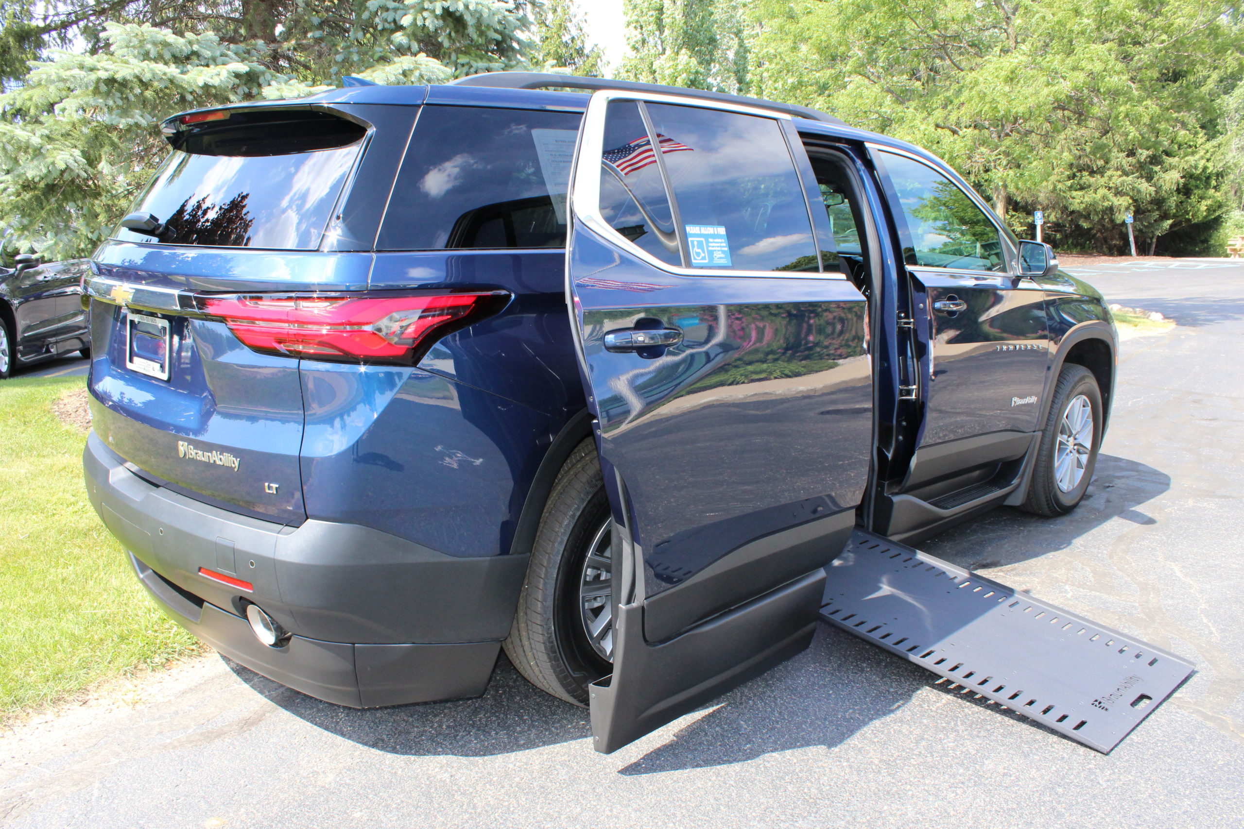 2022 Northsky Blue Chevy Traverse 1LT with BraunAbility XI Conversion