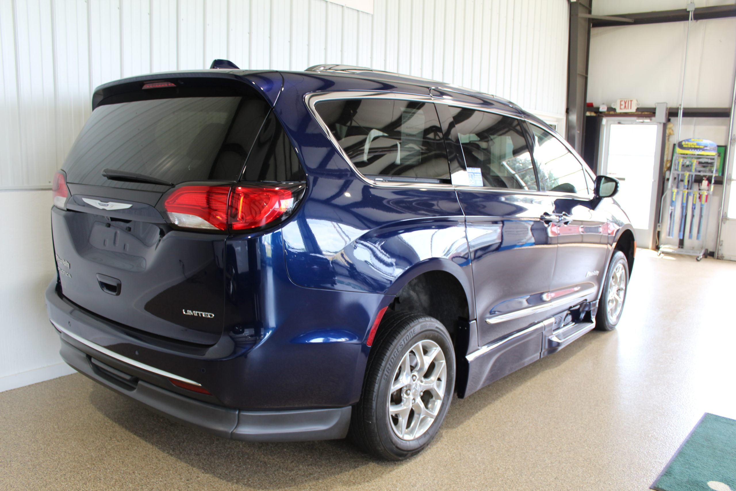 2019 Jazz Blue Chrysler Pacifica Limited with BraunAbility XT