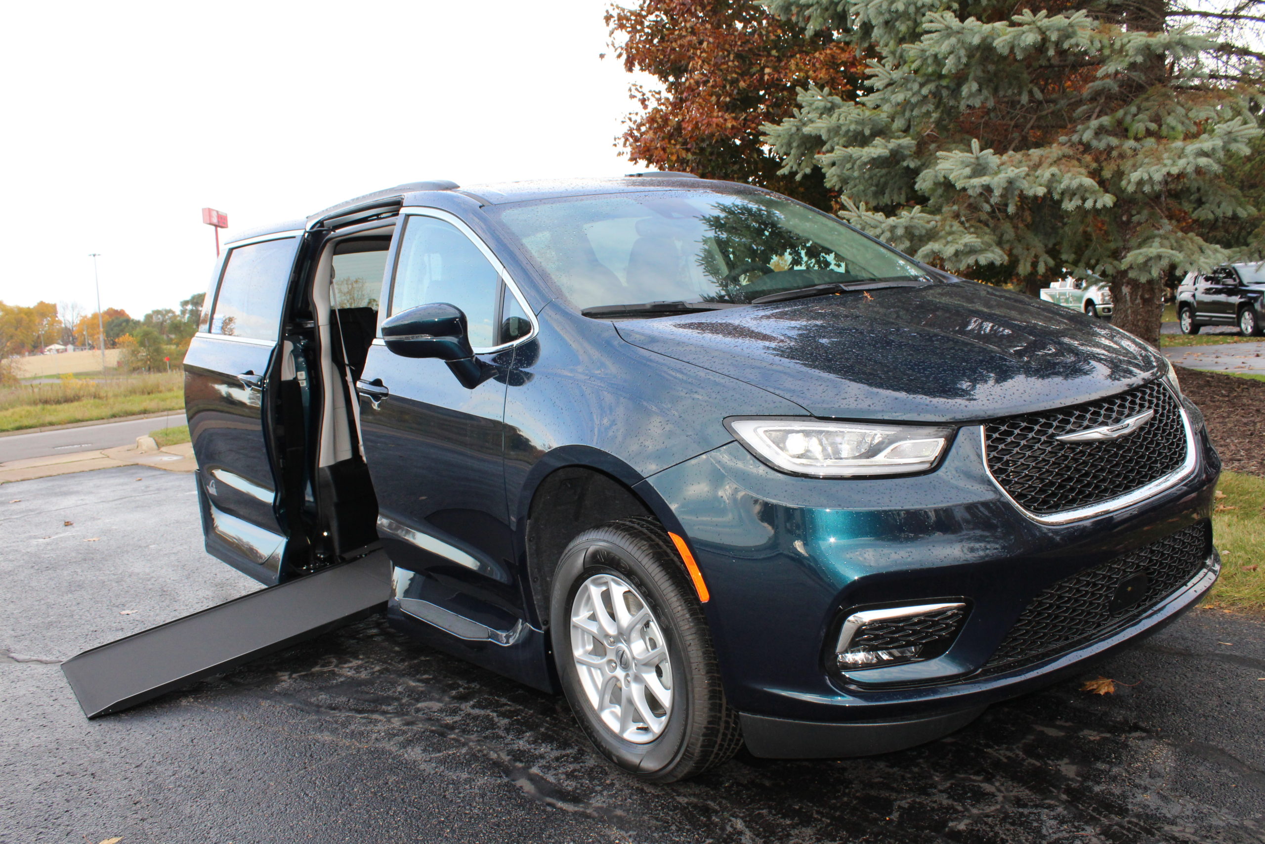 2022 Fathom Blue Chrysler Pacifica Touring L with VMI Northstar