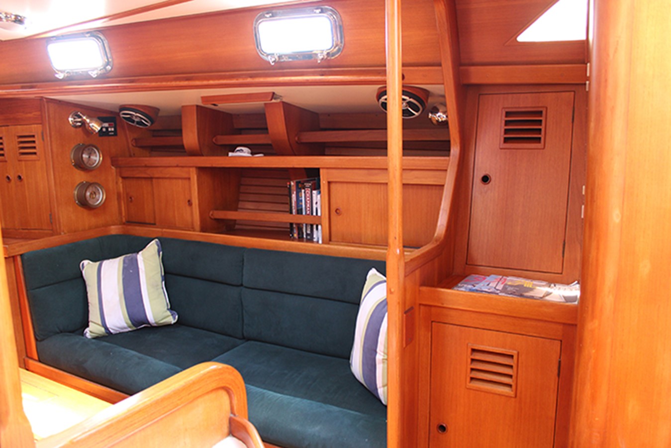 FIRST LIGHT Cruising Sailboat CAMBRIA / DAVID WALTERS 46' 1989 YATCO