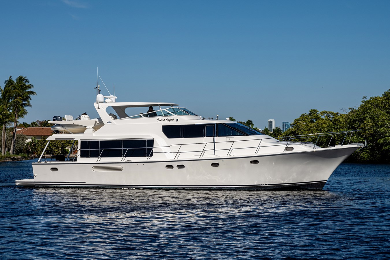 2003 PACIFIC MARINER Yacht for Sale 65' Motor Yacht FORT LAUDERDALE