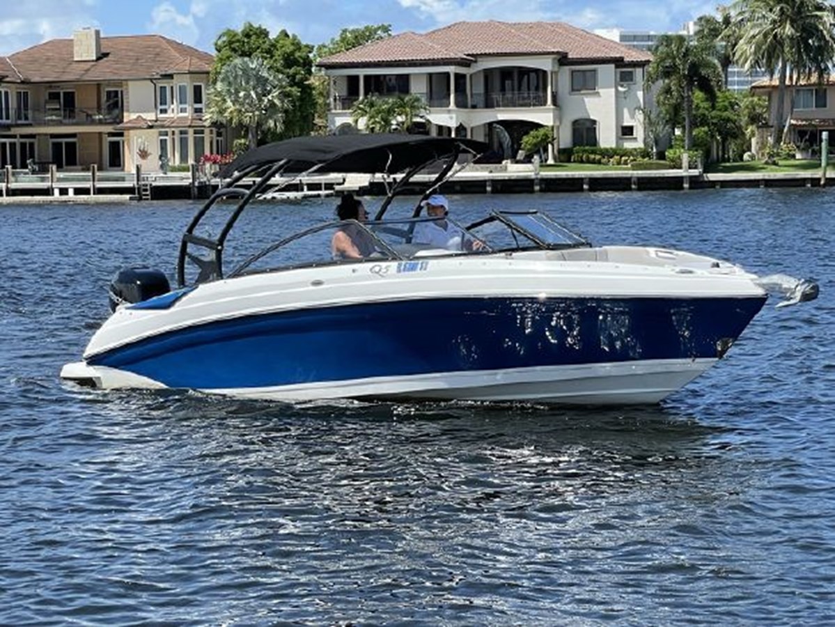 2018 RINKER Q5 OB Boat RINKER 25' 2018 YATCO