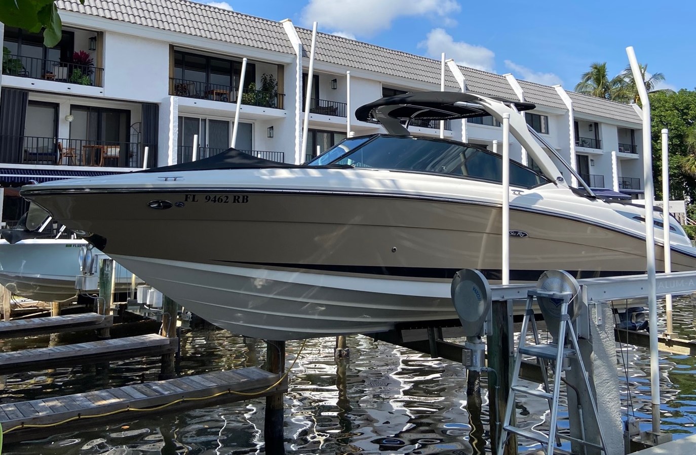 2015 27' 1" SEA RAY in Delray Beach Florida United States (336409