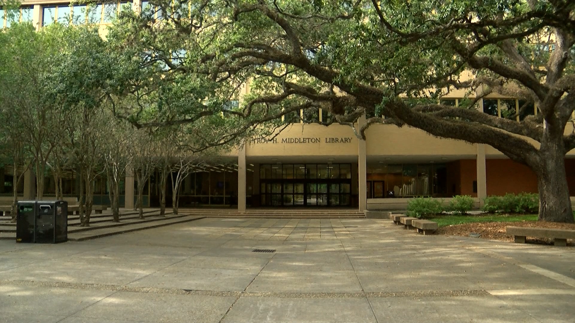 LSU board votes in favor of removing Middleton name from library