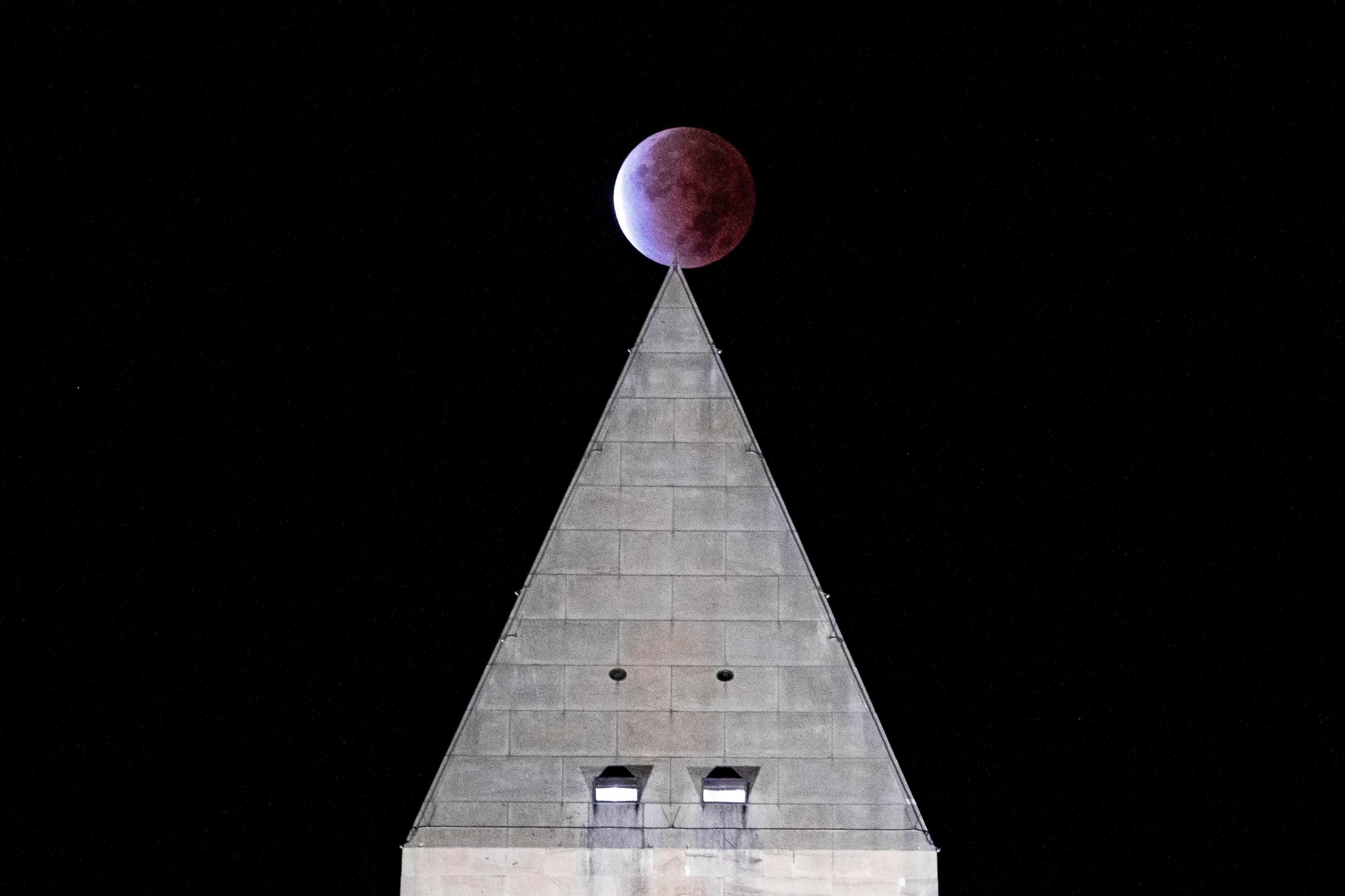 'Beaver blood moon' offers world's last total lunar eclipse until 2025 Reuters