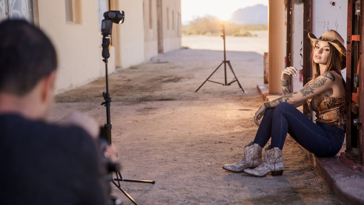 FREE Tutorial on How to Simulate Sunlight with OffCamera Flash