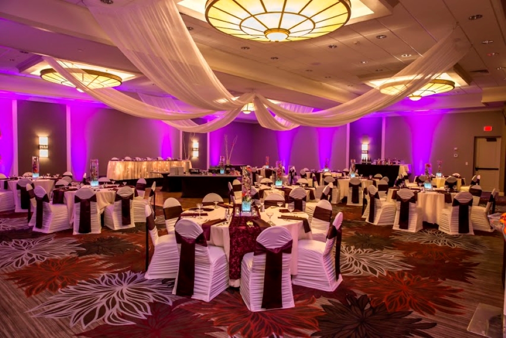 Doubletree by Hilton Pittsburgh Green Tree Venue Info on Wedding Maps