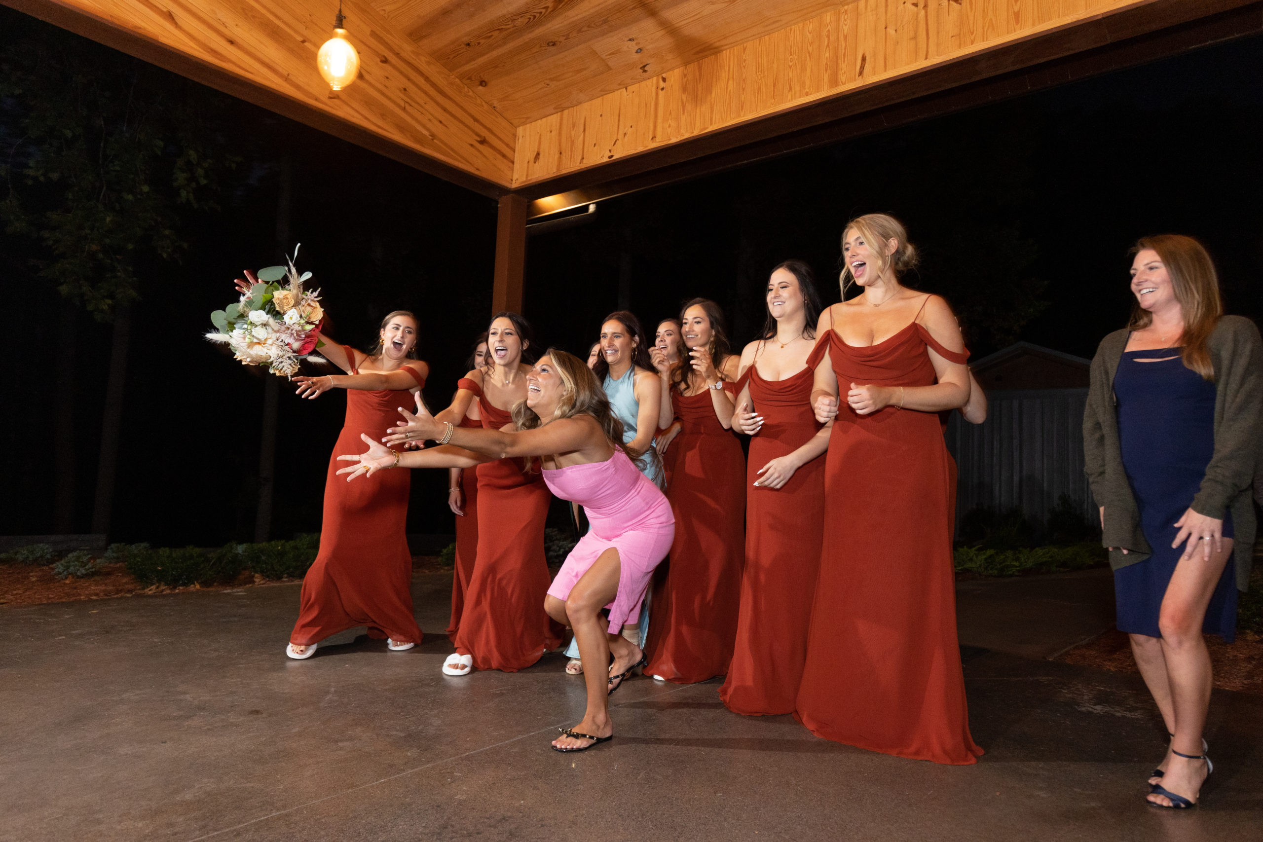 20+ ActionPacked Bouquet and Garter Toss Photos Wedding Maps