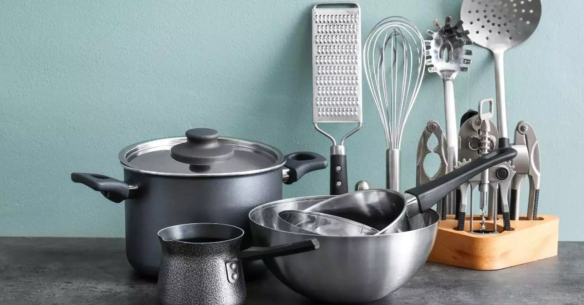 How to pack utensils for moving?