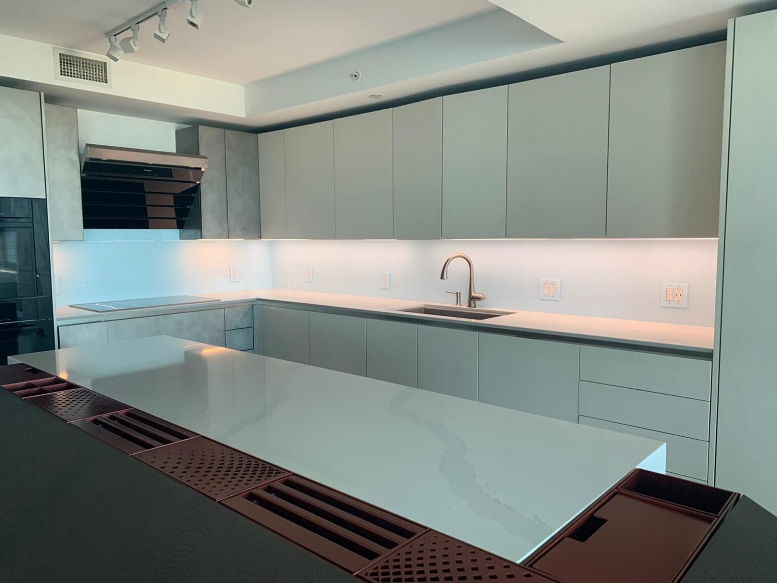 Solid Glass Backsplash CM Glass, LLC