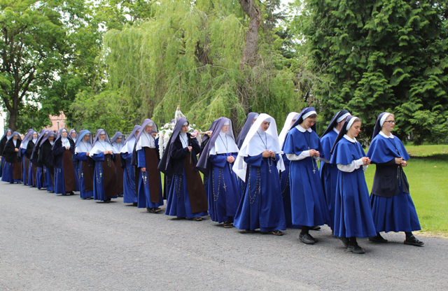 Vocations to the Sisterhood CMRI Congregation of Mary Immaculate Queen