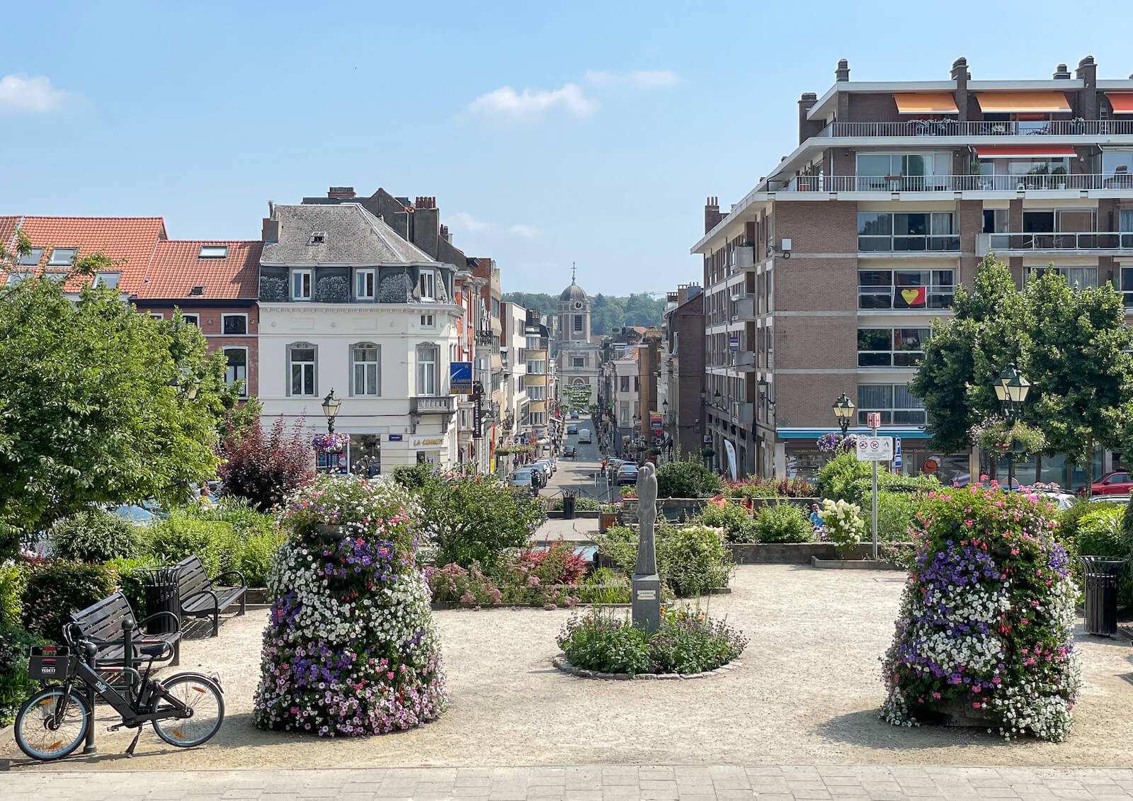 Discover the center of Uccle near Wolvendael Park, Brussels Inside