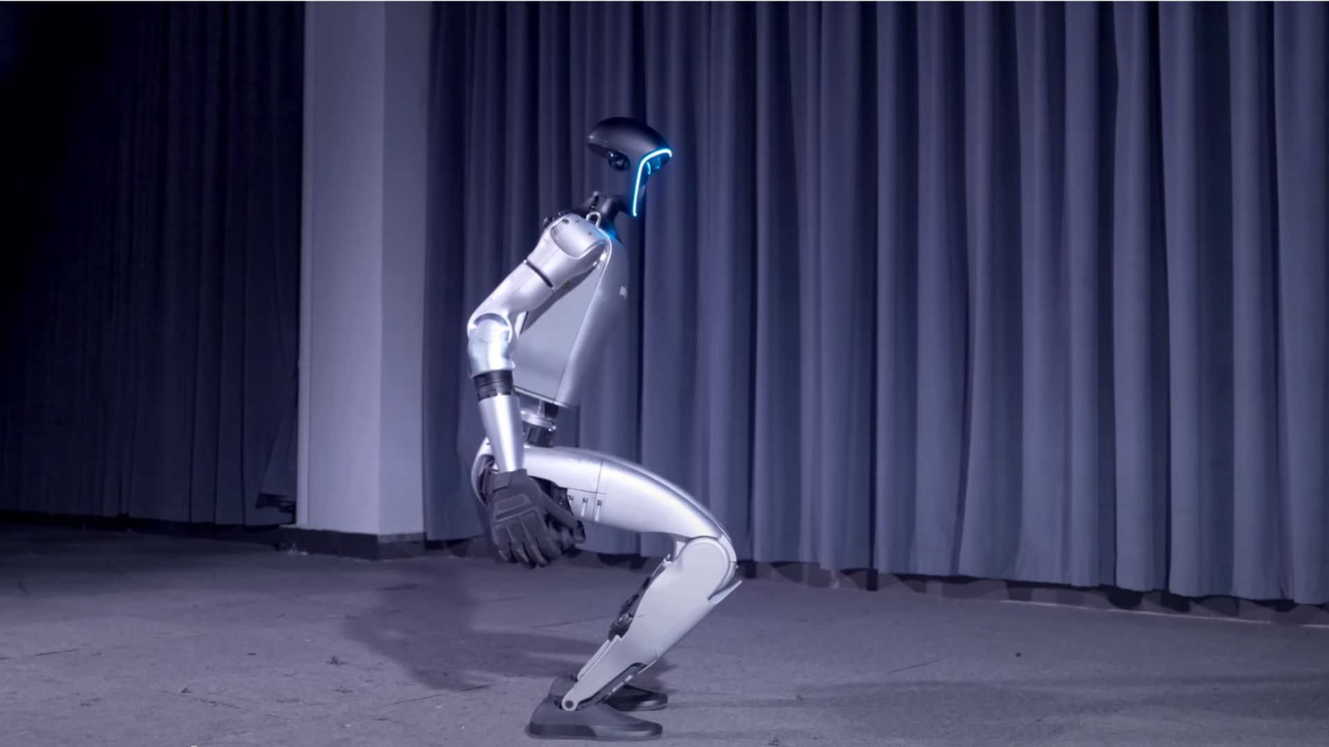 G1 humanoid robot sets athletic record with 4.6ft standing long jump