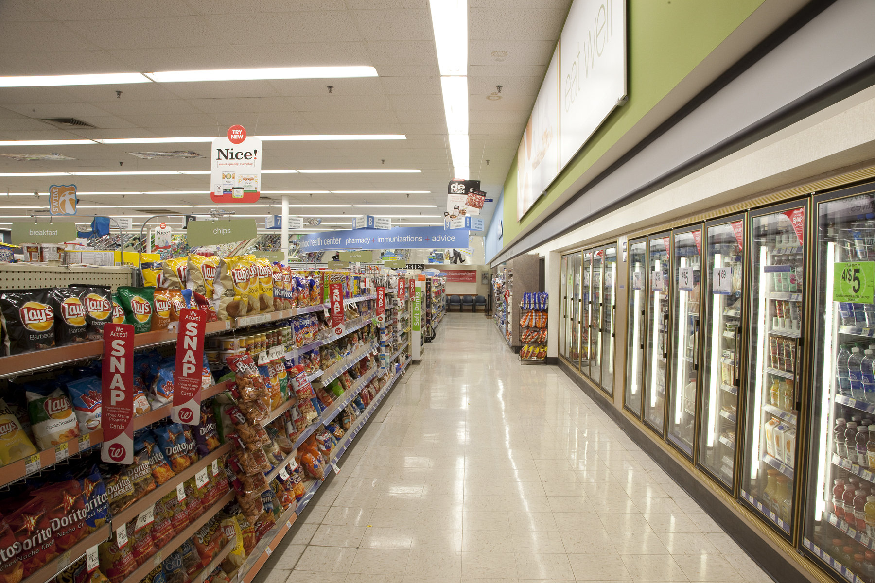 Vibrant GE Retail Lighting and Energy Efficiency Fills Walgreens